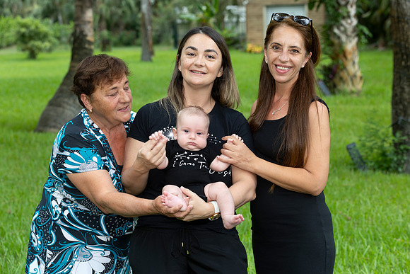 ©2023HeatherDonlan_4593_Topan, Adrien + Family (08.25.26)
