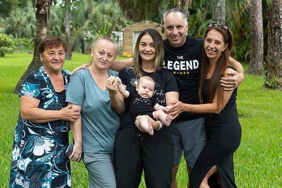 ©2023HeatherDonlan_4614_Topan, Adrien + Family (08.25.26)