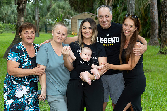 ©2023HeatherDonlan_4612_Topan, Adrien + Family (08.25.26)