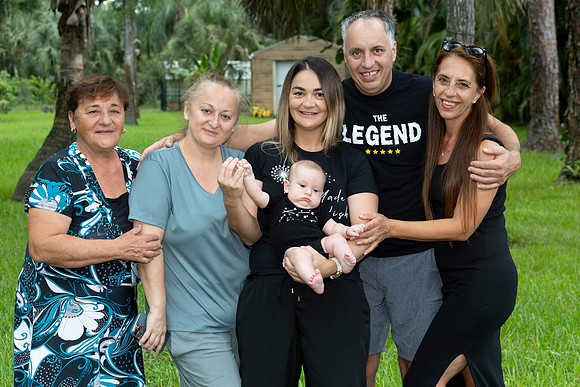 ©2023HeatherDonlan_4611_Topan, Adrien + Family (08.25.26)