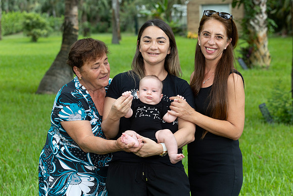 ©2023HeatherDonlan_4596_Topan, Adrien + Family (08.25.26)