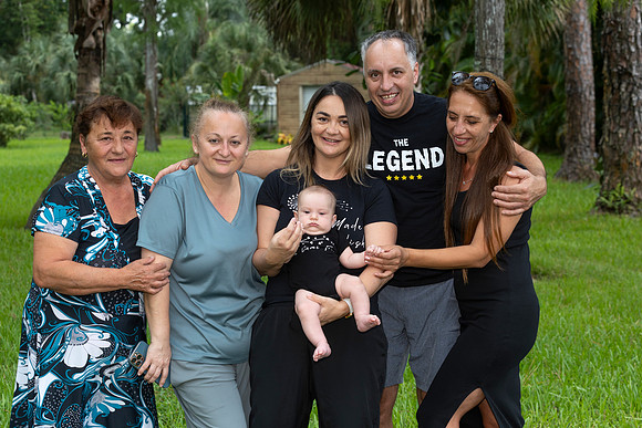 ©2023HeatherDonlan_4627_Topan, Adrien + Family (08.25.26)