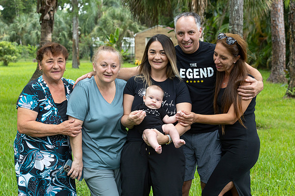 ©2023HeatherDonlan_4618_Topan, Adrien + Family (08.25.26)