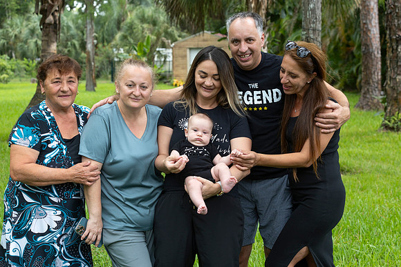 ©2023HeatherDonlan_4623_Topan, Adrien + Family (08.25.26)