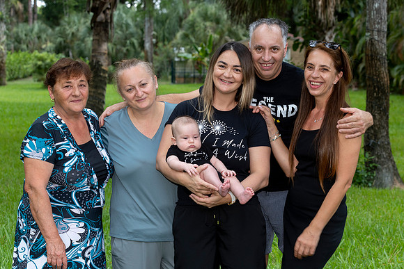 ©2023HeatherDonlan_4640_Topan, Adrien + Family (08.25.26)
