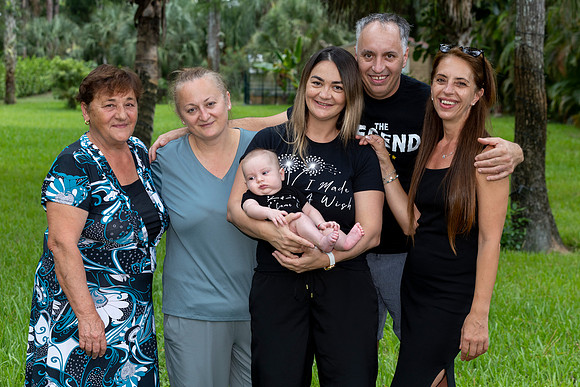 ©2023HeatherDonlan_4641_Topan, Adrien + Family (08.25.26)