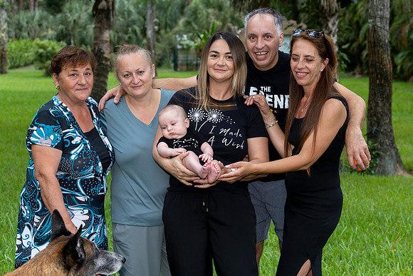 ©2023HeatherDonlan_4635_Topan, Adrien + Family (08.25.26)