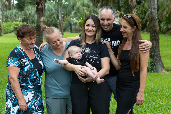 ©2023HeatherDonlan_4650_Topan, Adrien + Family (08.25.26)