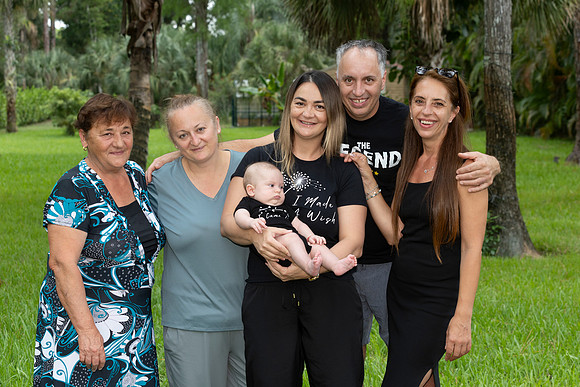 ©2023HeatherDonlan_4645_Topan, Adrien + Family (08.25.26)